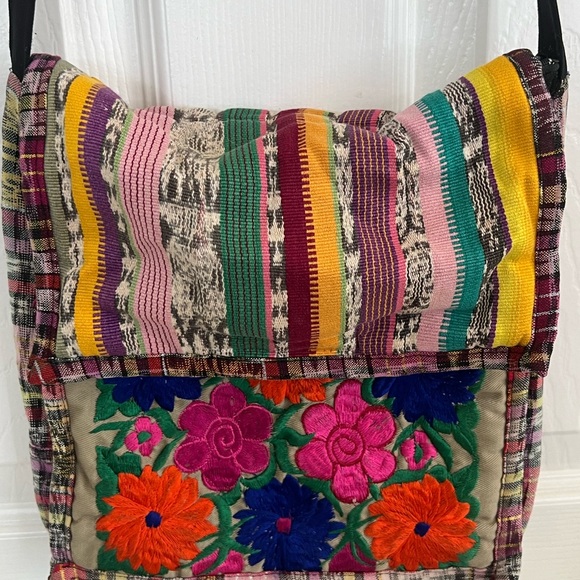 Embroidered crossbody handbag - Picture 2 of 10